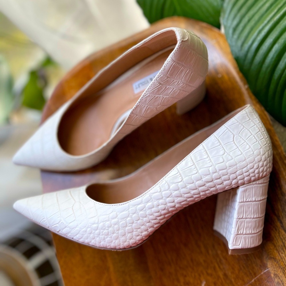 Worn once Chelsea & Violet white leather heels, size 11